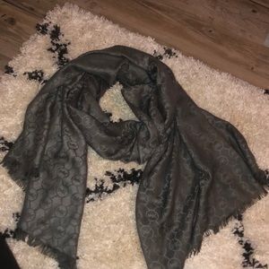 Gray Michael Kors scarf like new condition